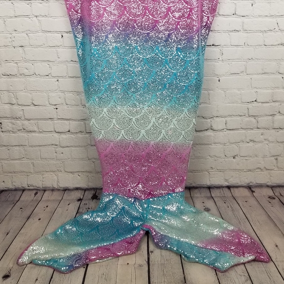 Metallic fleece rainbow mermaid blanket - Picture 8 of 8